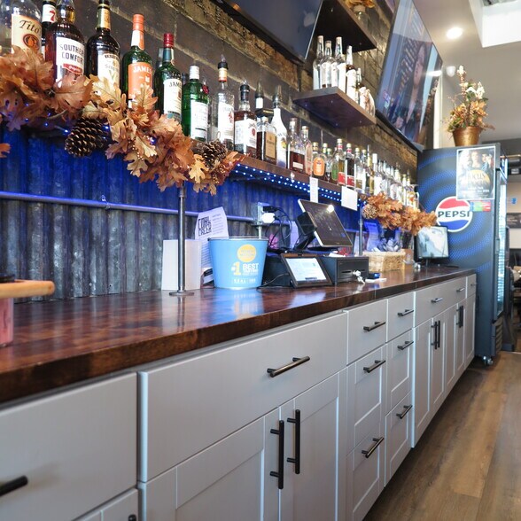 More Photos Of 139 E Walnut St, Oglesby Restaurant For Sale