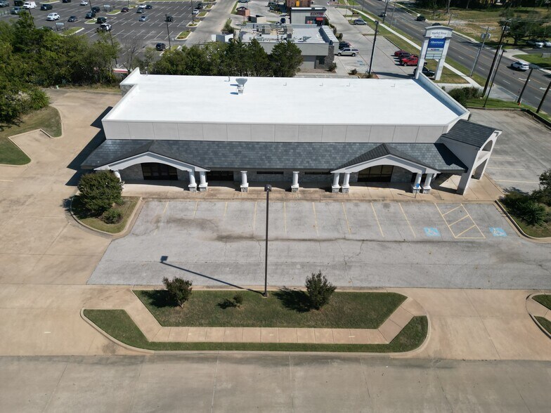 More Photos Of 1202 Brookview Dr, Ardmore Storefront Retail Office For Sale