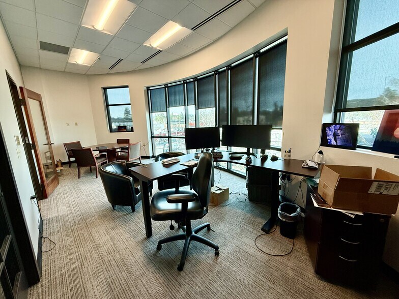 More Photos Of 550 NW Franklin Ave, Bend Medical For Lease