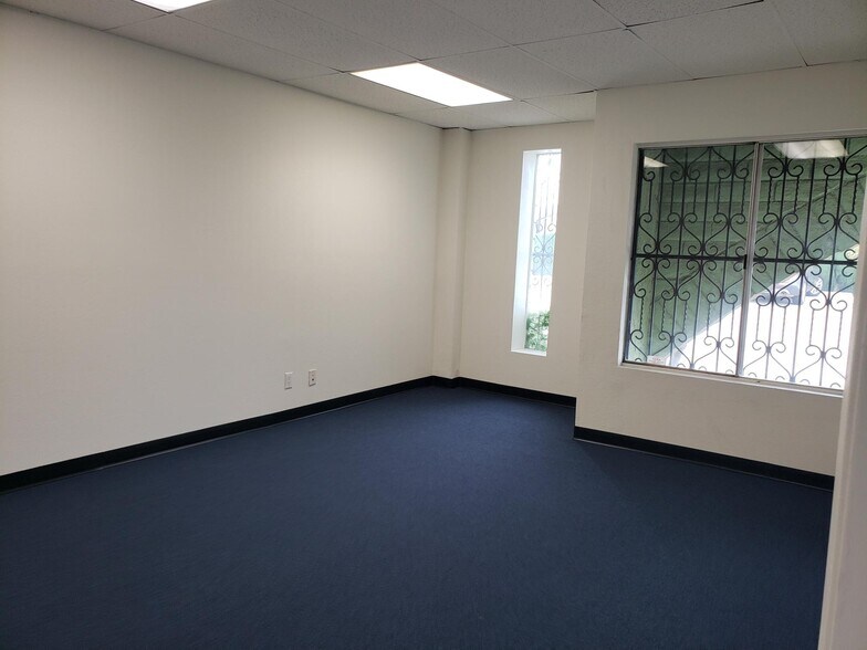 More Photos Of 8739 Shirley Ave, Northridge Warehouse For Lease