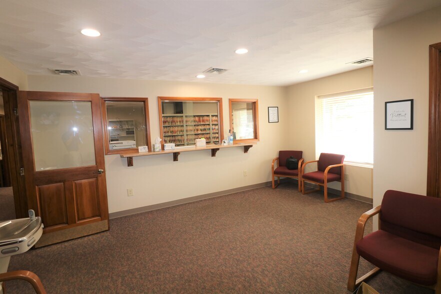 More Photos Of 1010-1090 N Market St, Troy Medical For Lease