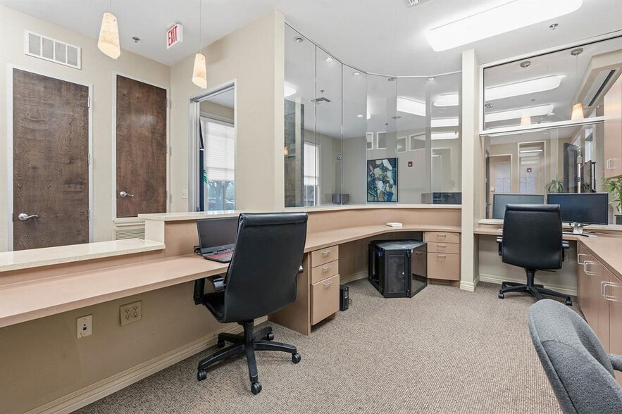 More Photos Of 5900 Southwest Pky, Austin Medical For Sale