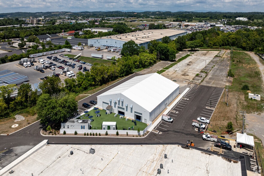More Photos Of 10001 Kingston Pike, Knoxville Specialty For Lease