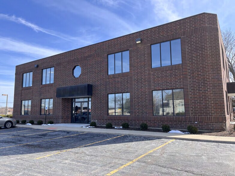 Primary Photo Of 122 S County Farm Rd, Wheaton Medical For Lease