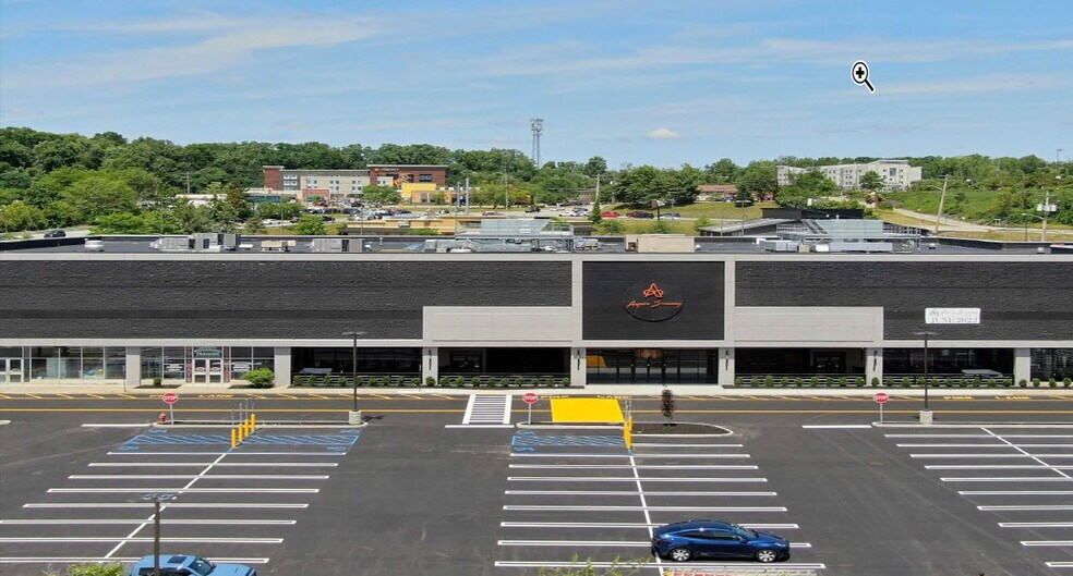 More Photos Of 200-400 N Galleria Dr, Middletown Unknown For Lease