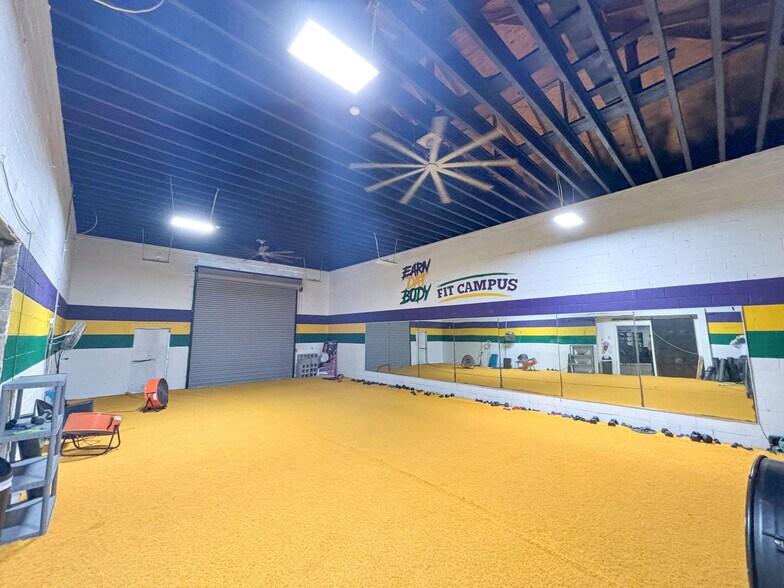 More Photos Of 1857 Agriculture St, New Orleans Showroom For Sale
