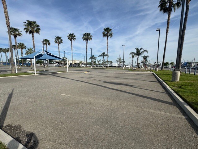 More Photos Of 4625 Wible Rd, Bakersfield Auto Dealership For Lease