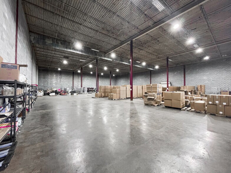 More Photos Of 2836 Dug Hill Rd, Huntsville Distribution For Lease