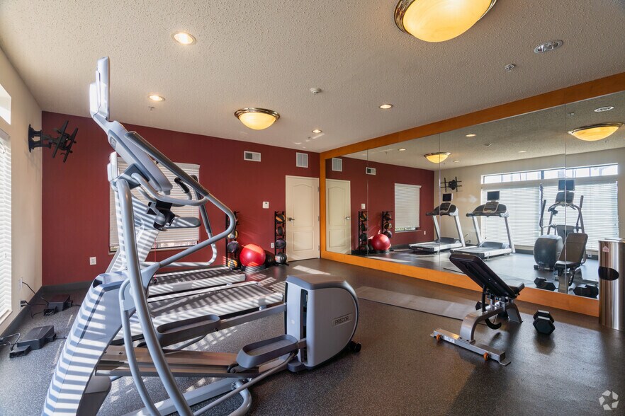 More Photos Of 1340 N Sam Houston Pky E, Houston Hotel For Sale