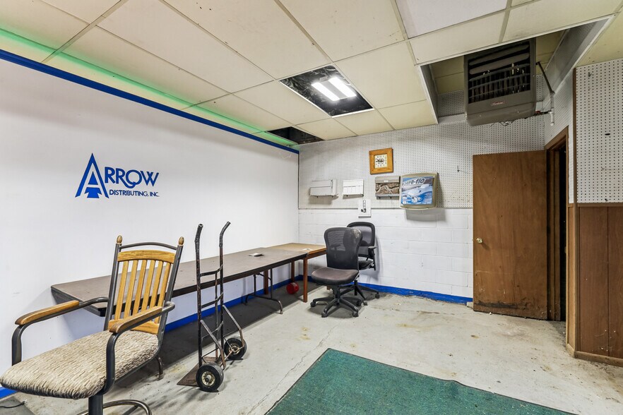 More Photos Of 3939 E 14th St, Des Moines Warehouse For Sale