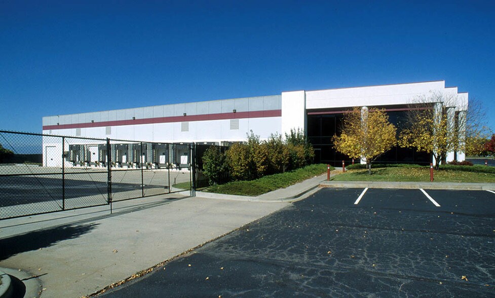 More Photos Of 12299 Grant St, Thornton Manufacturing For Lease