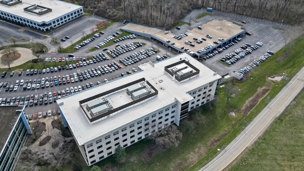 More Photos Of 111 Corporate Office Dr, Earth City Office For Lease