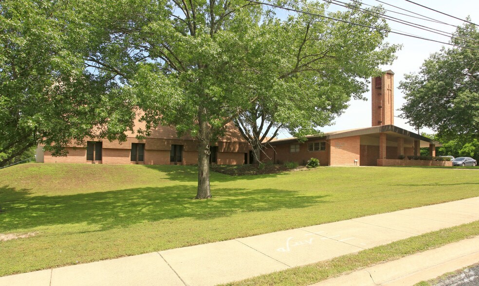 More Photos Of 908 Old Koenig Ln, Austin Religious Facility For Lease