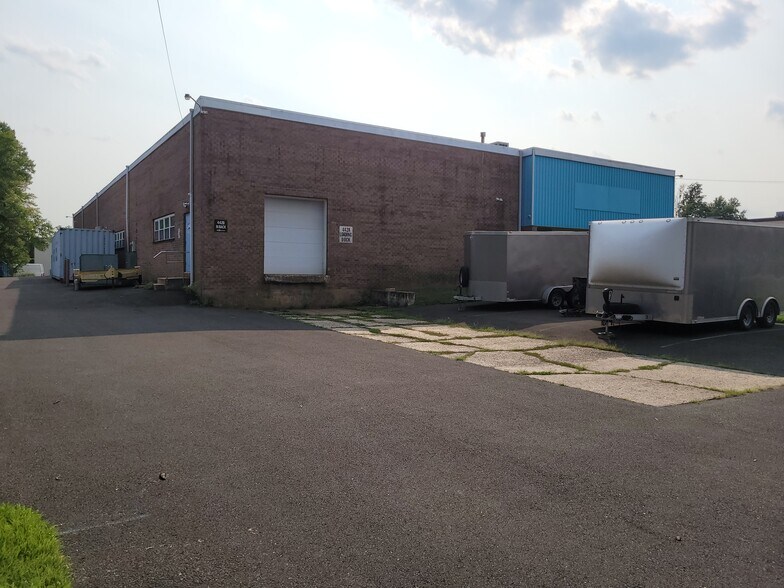 More Photos Of 442 Pike Rd, Feasterville Warehouse For Lease