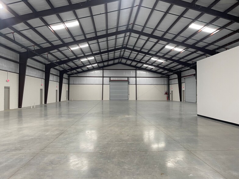 More Photos Of 200 S Hawthorne Ave, Apopka Warehouse For Lease