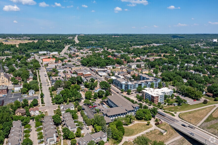 More Photos Of 1 River Bend Pl, Chaska Hotel For Sale