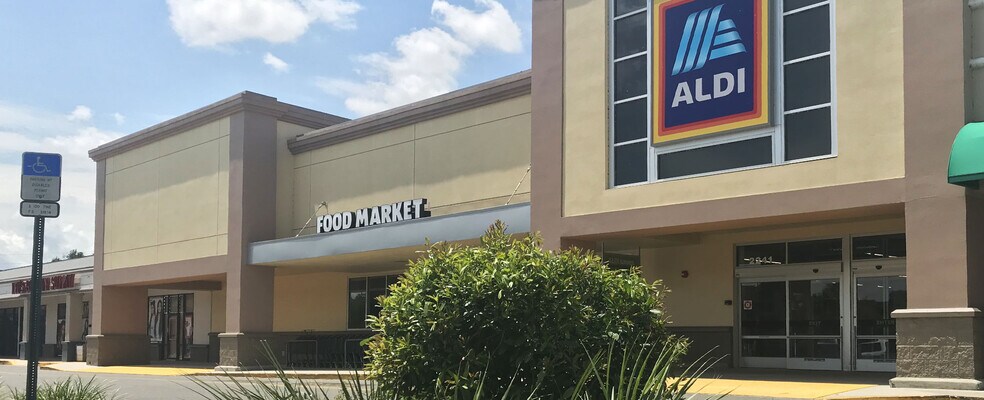 More Photos Of 2219-2259 Citrus Blvd, Leesburg Unknown For Lease