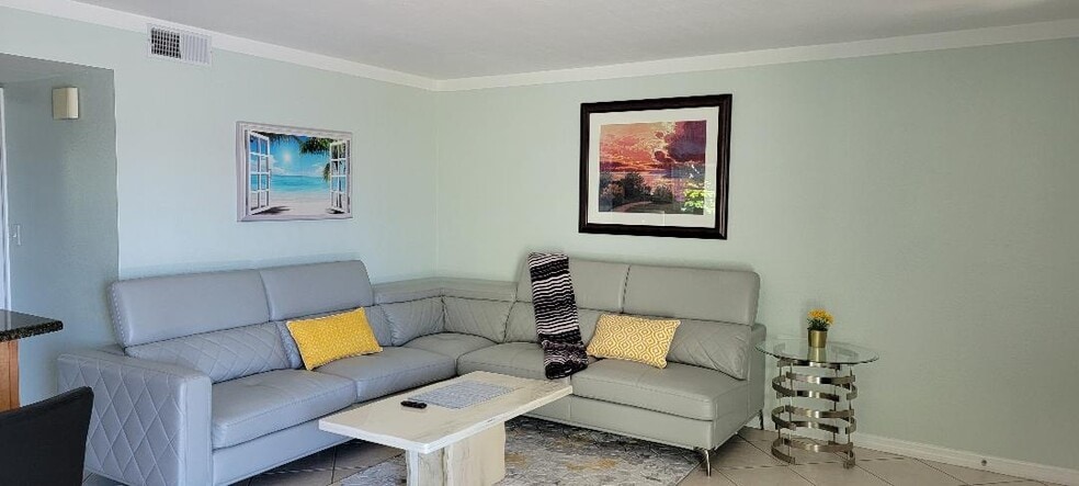 More Photos Of 125 110th Ave, Treasure Island Apartments For Sale