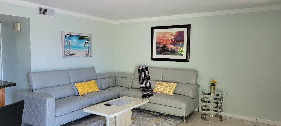 More Photos Of 125 110th Ave, Treasure Island Apartments For Sale