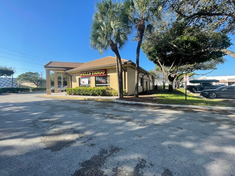 More Photos Of 5991 Anglers Ave, Fort Lauderdale Bank For Lease