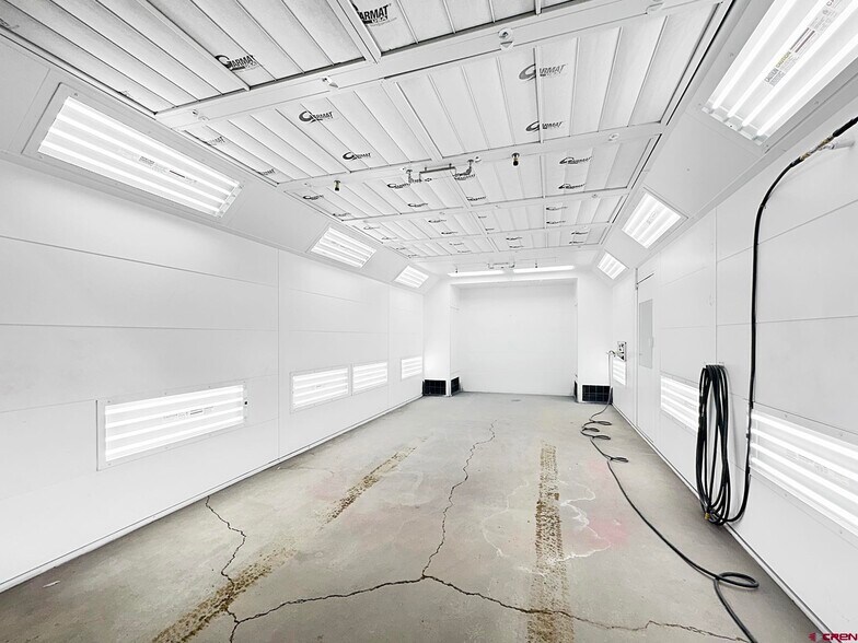 More Photos Of 685 Industrial Blvd, Delta Warehouse For Lease