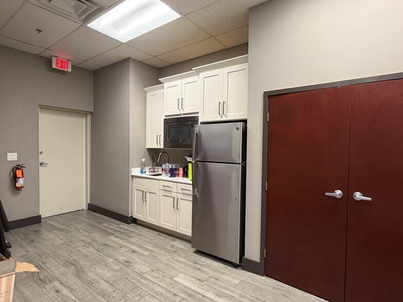 More Photos Of 9710 FM 2147, Horseshoe Bay General Retail For Lease