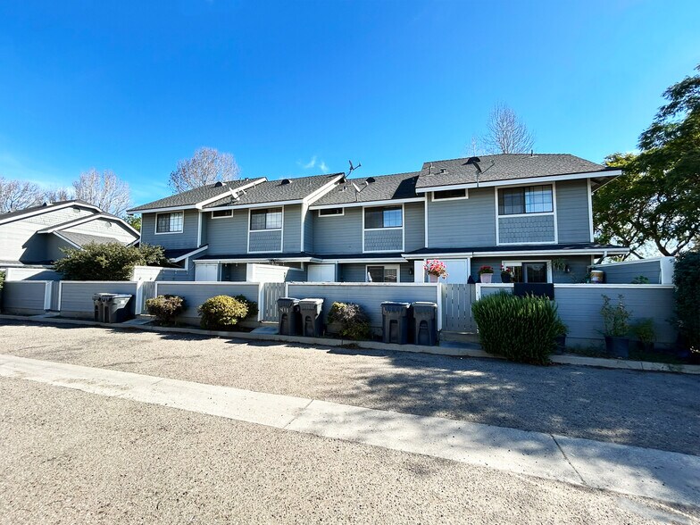 More Photos Of 409-415 Tiffany Dr, Santa Maria Apartments For Sale