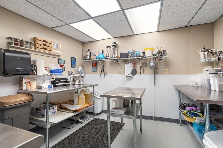 More Photos Of 140 Clinton St, Schenectady Storefront Retail Residential For Lease