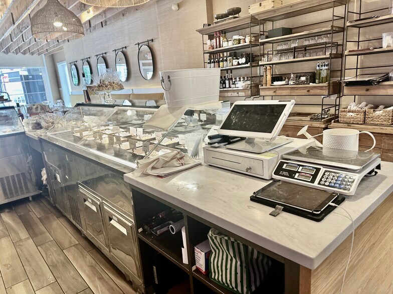 More Photos Of 135-141 Post Rd E, Westport Freestanding For Lease