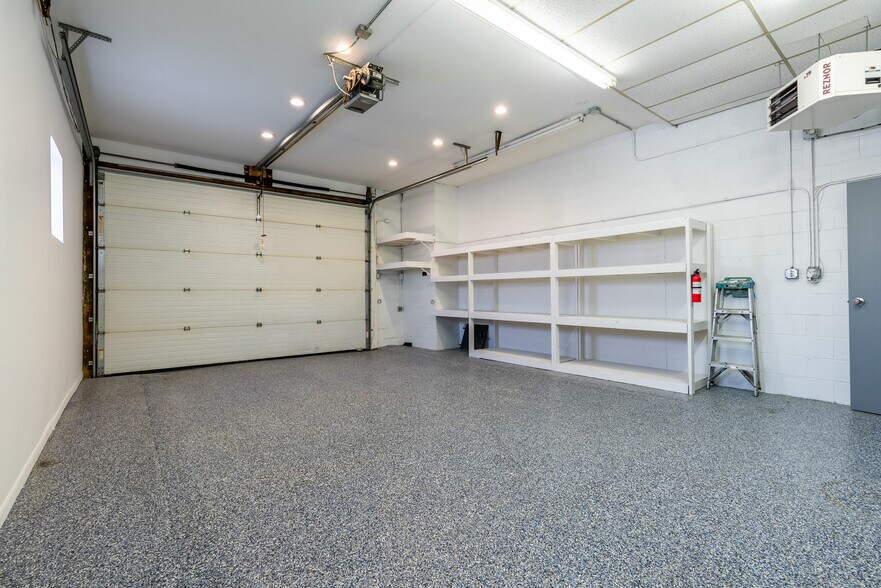 More Photos Of 6135 N Elston Ave, Chicago Office Residential For Sale