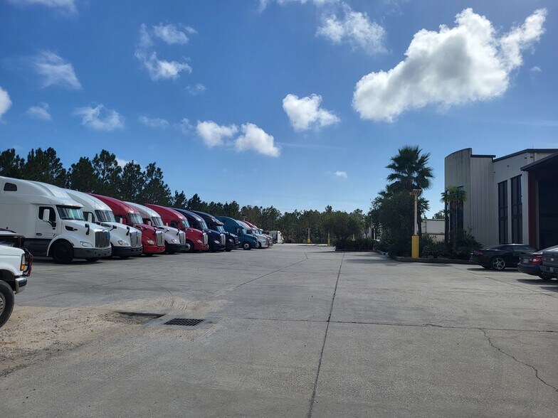 More Photos Of 9140 Canal Rd, Gulfport Light Distribution For Sale