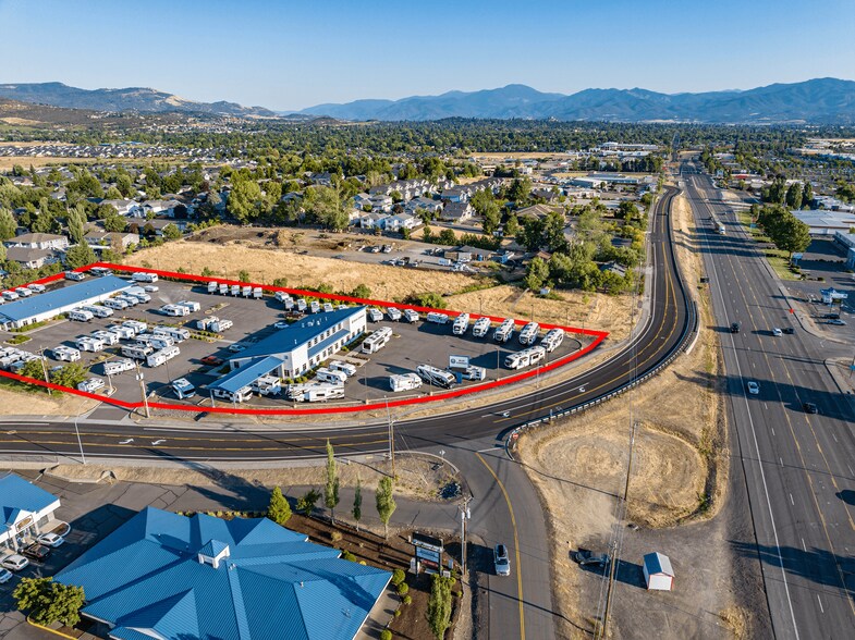 More Photos Of 3976 Crater Lake Ave, Medford Auto Dealership For Lease