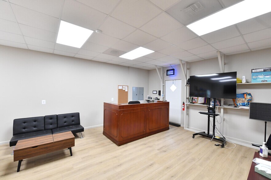 More Photos Of 1070 Wadesville Rd, Berryville Light Manufacturing For Sale