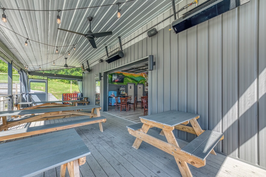 More Photos Of 640 E Maple St, Johnson City Bar For Sale