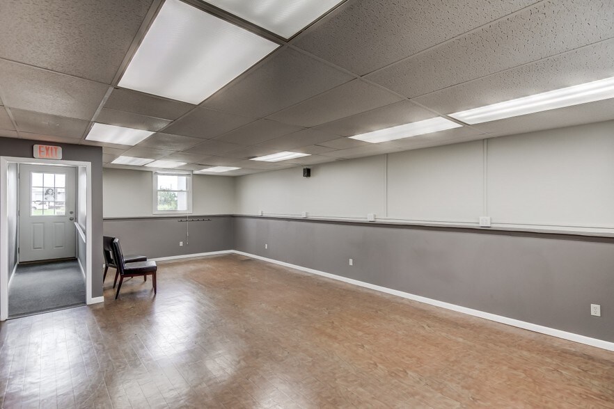 More Photos Of 3130 N Woodford St, Decatur General Retail For Sale