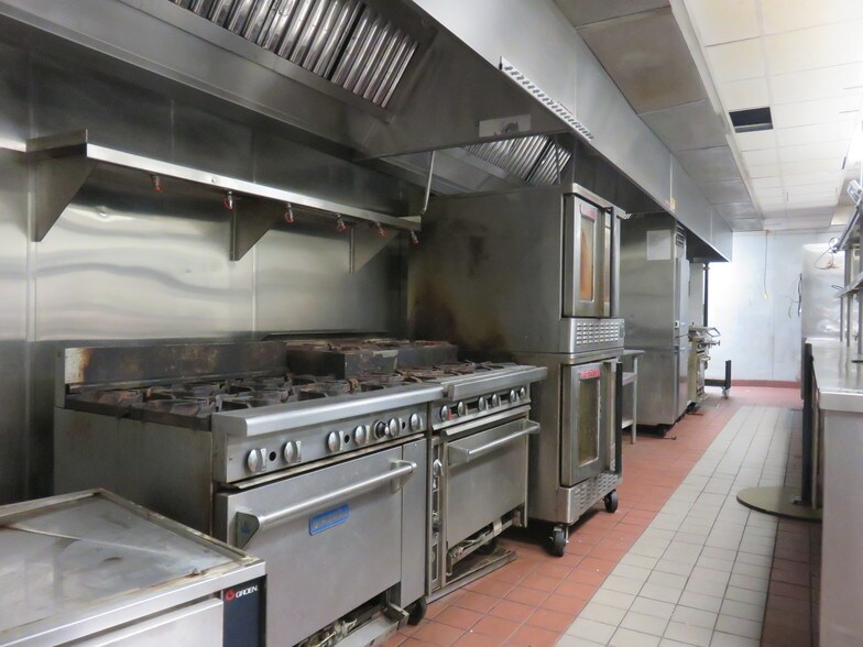 More Photos Of 861 Ballough Rd, Daytona Beach Restaurant For Lease