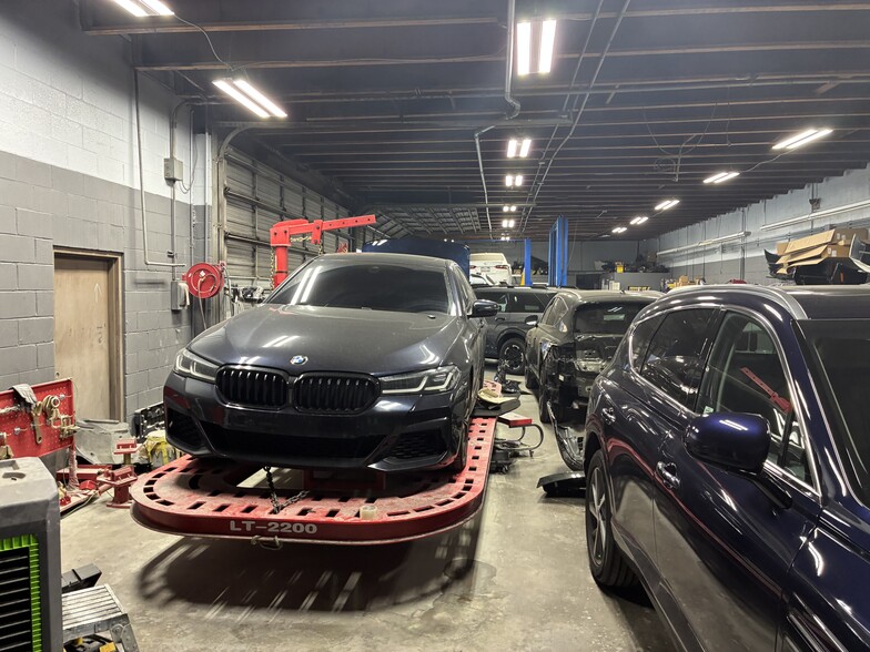 More Photos Of 12677 San Fernando Rd, Sylmar Auto Repair For Lease
