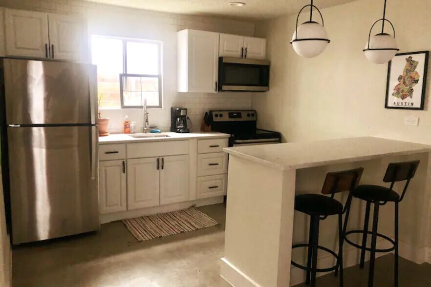 Primary Photo Of 5909 Bolm Rd, Austin Apartments For Sale