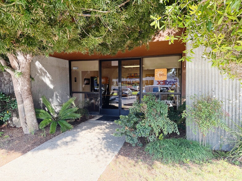 Primary Photo Of 6383 Rose Ln, Carpinteria Warehouse For Lease