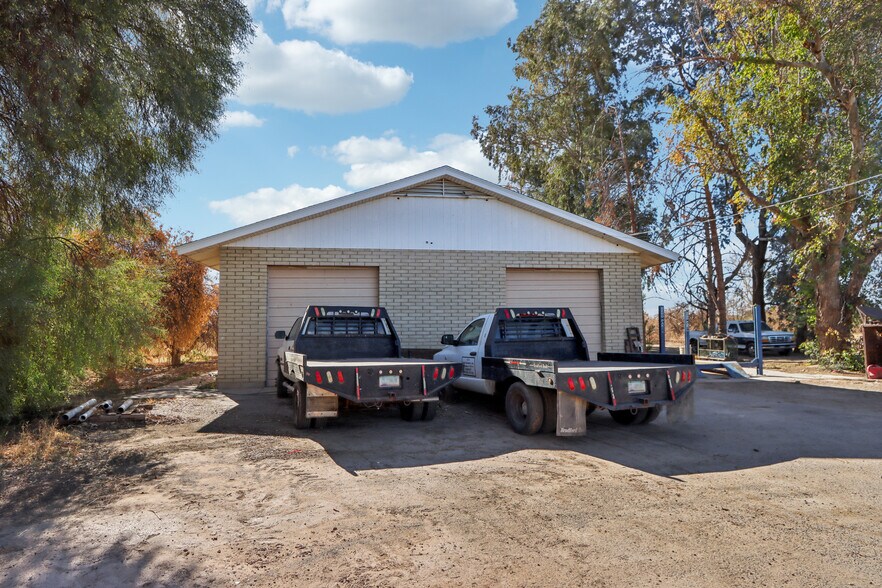 More Photos Of 15901 W Northern Ave, Litchfield Park General Retail For Sale