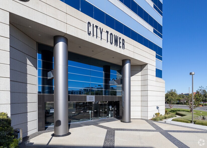 More Photos Of 333 City Blvd W, Orange Office For Lease