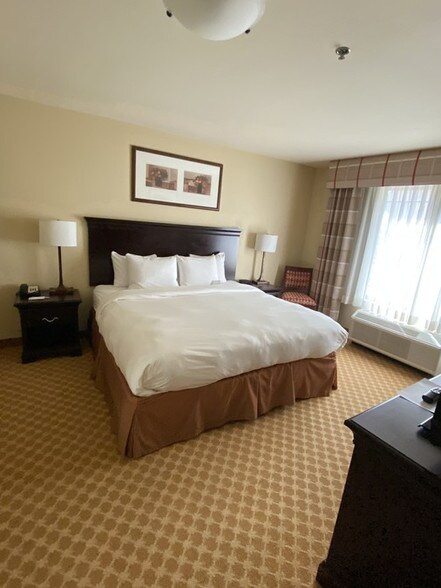 More Photos Of 4674 Ontario Mills Pkwy, Ontario Hotel For Sale