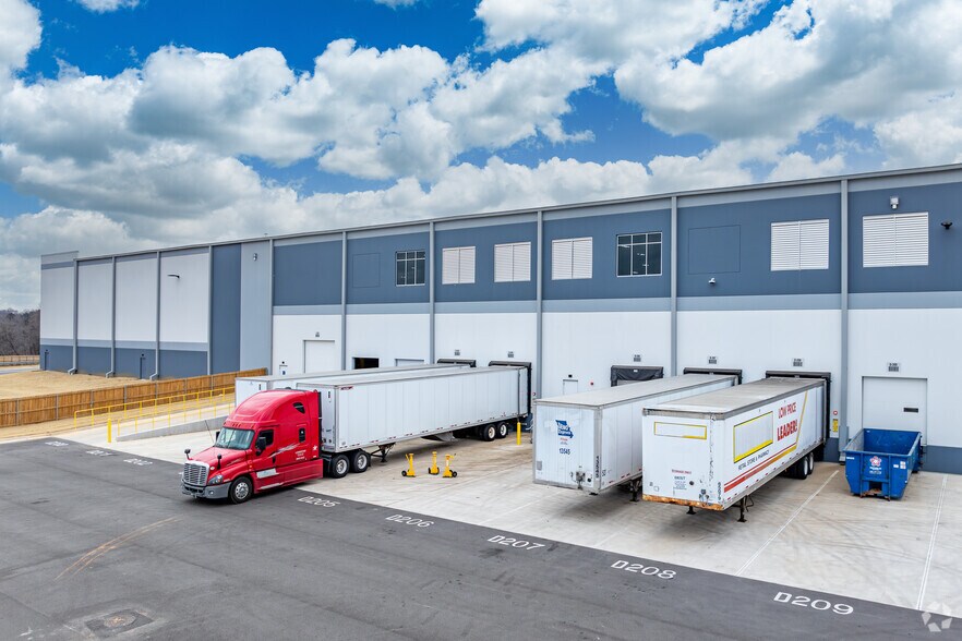 More Photos Of 1101 Gallimore Dairy Rd, High Point Warehouse For Lease