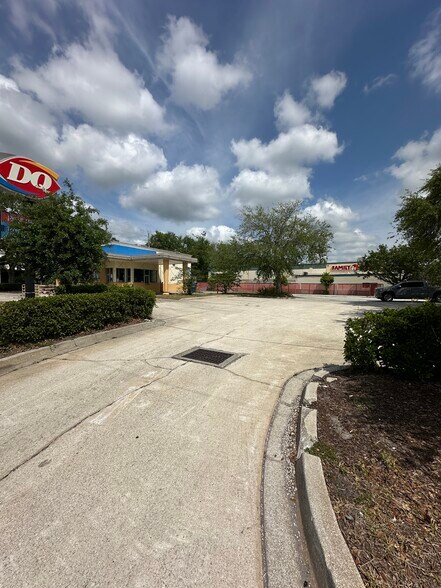More Photos Of 7253 103rd St, Jacksonville General Retail For Sale