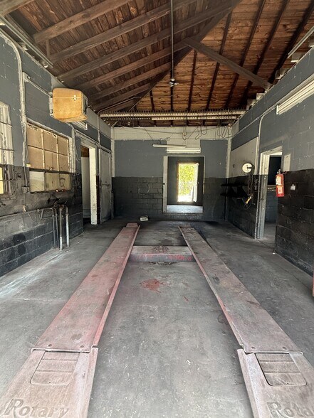 More Photos Of 3425 N 15th St, Tampa Auto Repair For Sale