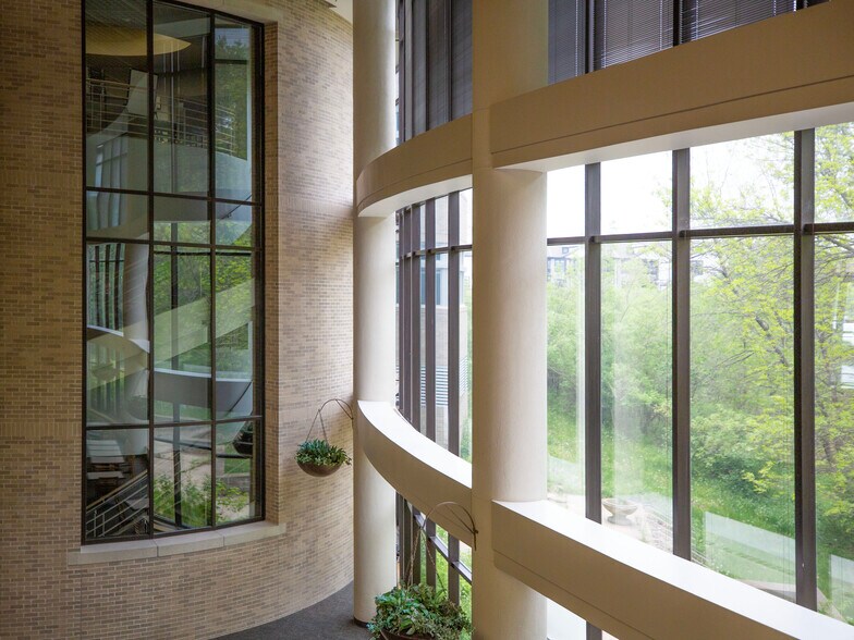 More Photos Of 1 Oak Ridge Dr, Chaska Hotel For Lease