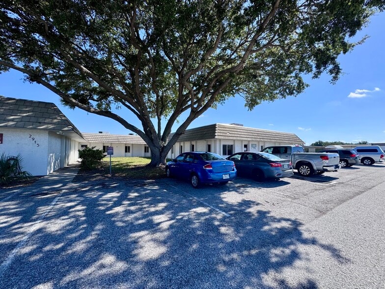 More Photos Of 2915 Parkway st, Lakeland Office For Lease