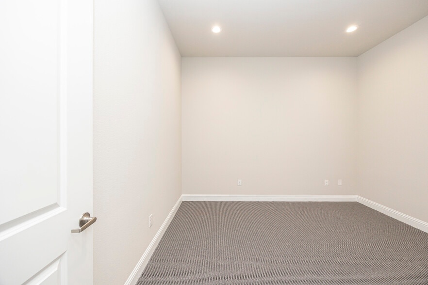 More Photos Of 6000 Alma Rd, McKinney Office For Lease