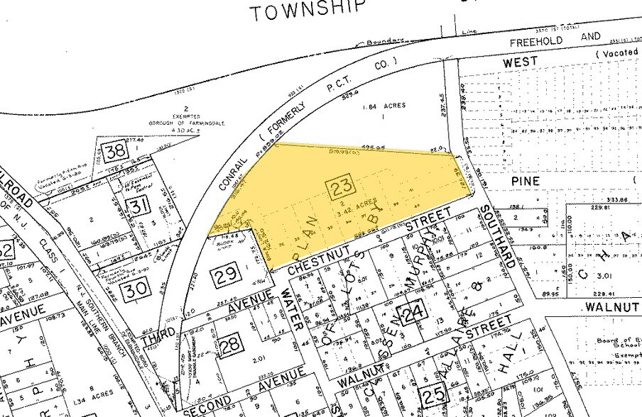 More Photos Of 32 Chestnut St, Farmingdale Warehouse For Lease