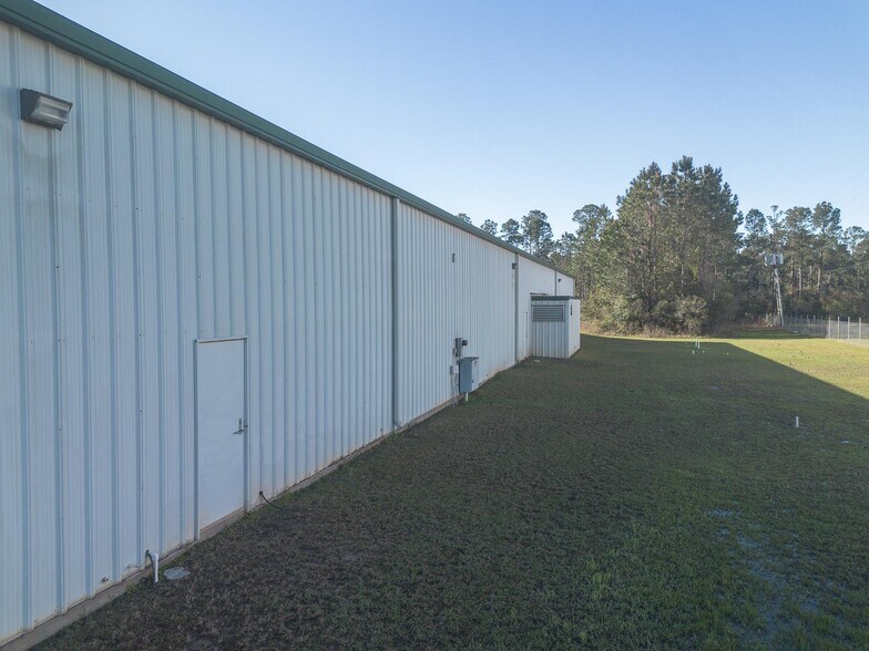 More Photos Of 21051 Coastal Pky, Gulfport Industrial For Sale